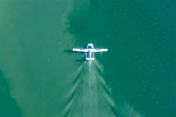 航程2800公里!“混江龙”水陆两栖无人机小河流水面起降成功