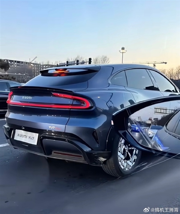 寓意“陆地战车、御风而行” 雷军:小米YU7读作“小米御7”
