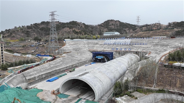近450平米超过篮球场:亚洲最大开挖断面的市政交通隧道全线贯通
