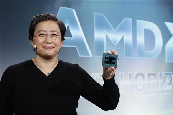 第一个台积电2nm!AMD苏姿丰全球首秀Zen6霄龙CPU:遥遥领先Intel