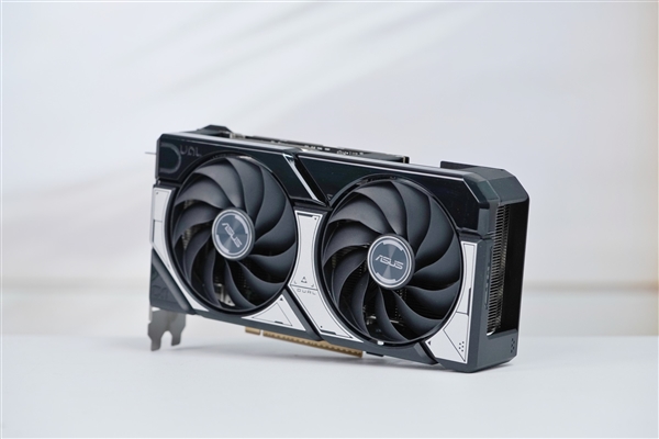 小巧双拼色!华硕RTX 5060 Ti DUAL OC 8GB显卡图赏