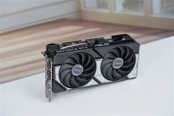 小巧双拼色!华硕RTX 5060 Ti DUAL OC 8GB显卡图赏