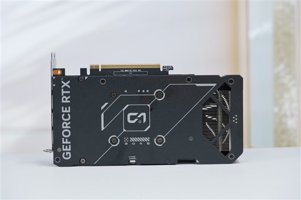 小巧双拼色!华硕RTX 5060 Ti DUAL OC 8GB显卡图赏