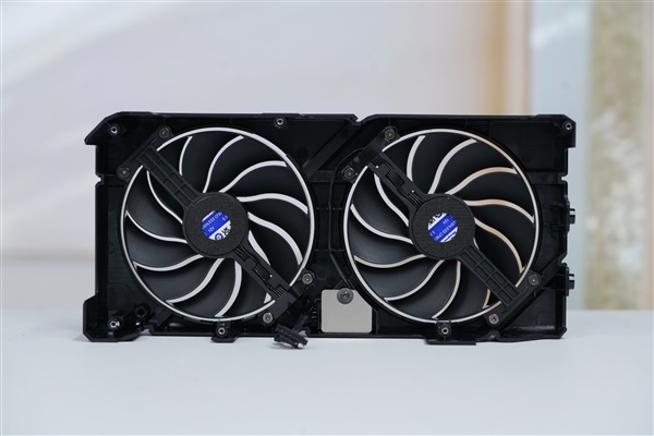 小巧双拼色!华硕RTX 5060 Ti DUAL OC 8GB显卡图赏