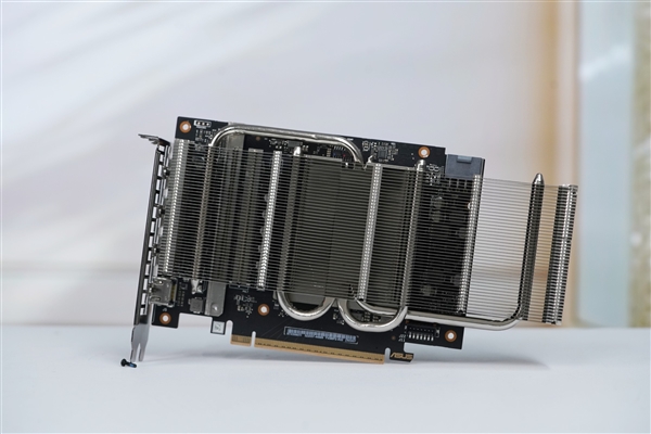 小巧双拼色!华硕RTX 5060 Ti DUAL OC 8GB显卡图赏
