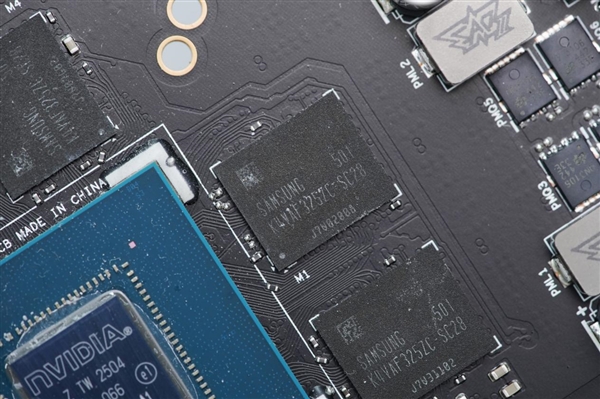小巧双拼色!华硕RTX 5060 Ti DUAL OC 8GB显卡图赏