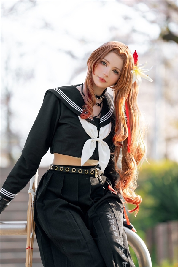 《生化4RE》阿什莉体模新Cos图：化身绝美隐形女 紧身衣秀好身材