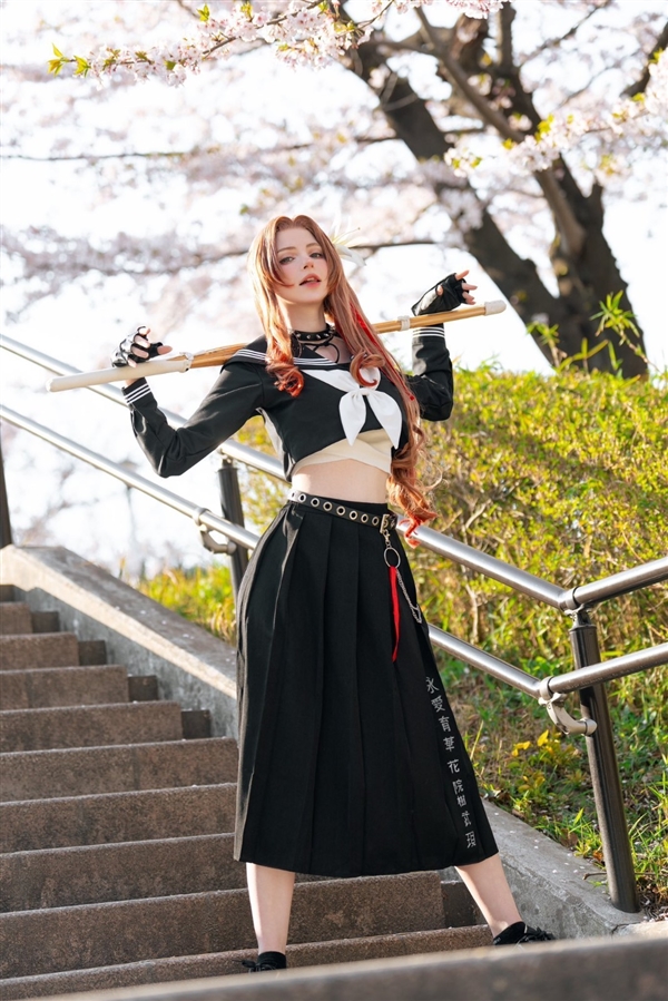 《生化4RE》阿什莉体模新Cos图：化身绝美隐形女 紧身衣秀好身材