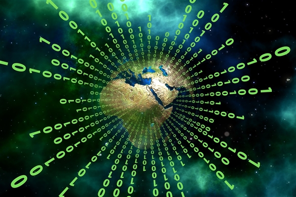 AI犯下大错！美国高中生吃薯片被识别成枪支：惊动八辆警车吓坏了