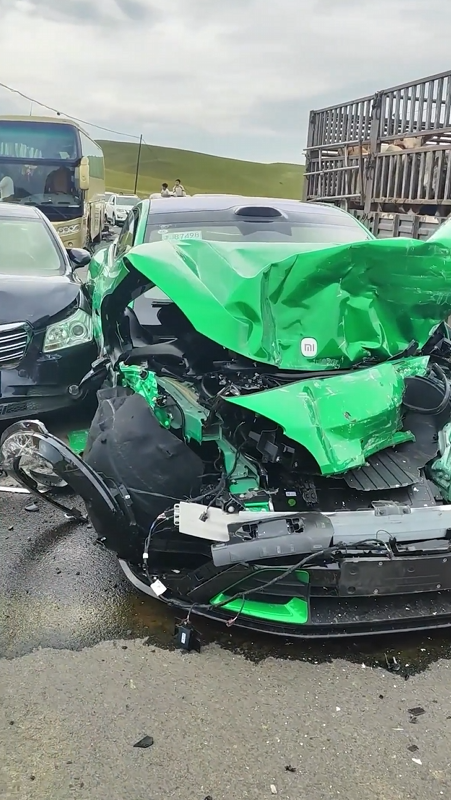 雷军回应小米YU7全网首拆视频:欢迎同行和专家指点