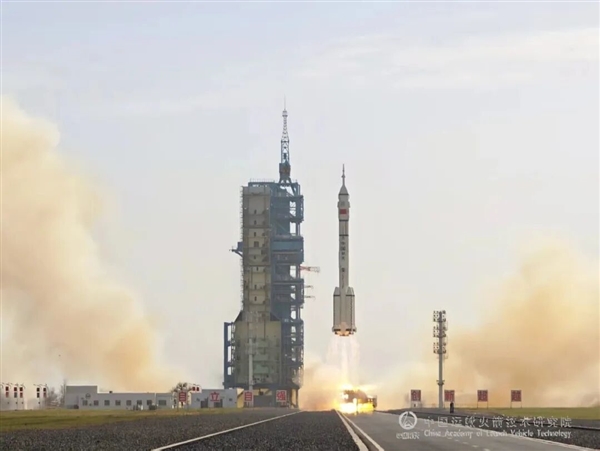 官方:航天员将对受损舷窗防护 神舟二十号以无人的状态返回地球