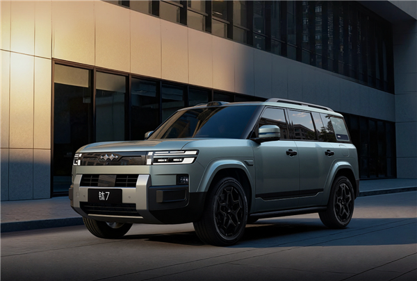 钛7成中国方盒子销冠！方程豹11月大卖37405台 同比大涨339%