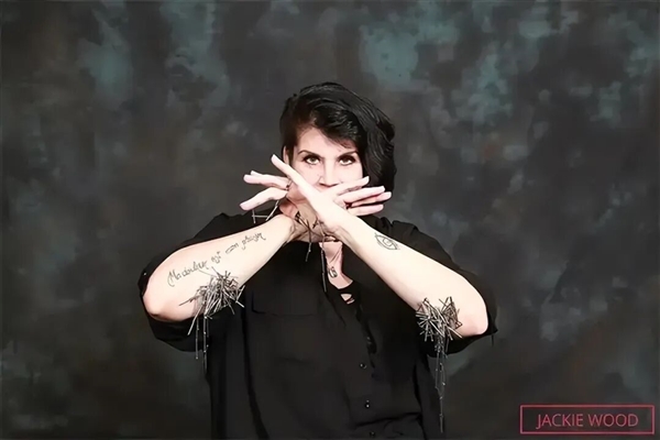 美国魔术师手掌植入芯片 但他忘记了密码