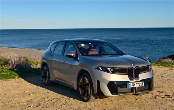 去欧洲试了宝马iX3 真给我开爽了！