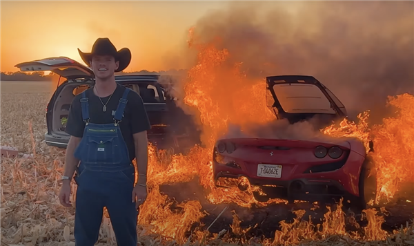 千万粉丝网红为博眼球烧掉价值40万美元的法拉利:却因逃税被抓