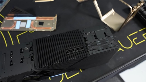 NVIDIA从未发布的900W显卡Titan Ada!被大神拆解了