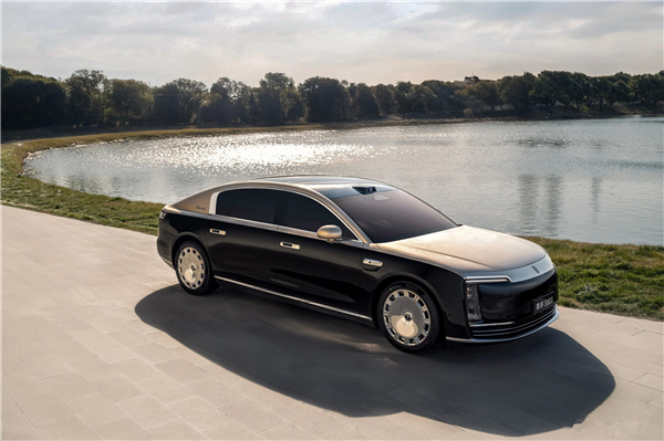 华为系首款百万级豪车!尊界S800第10000台今日下线