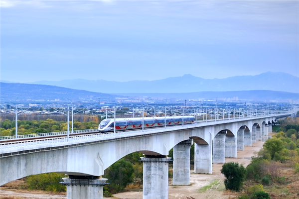 陕北革命老区迈入高铁时代!西安至延安高铁12月26日开通运营