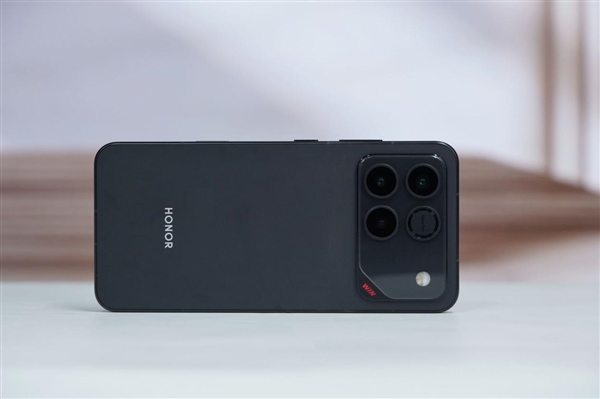 全球首发10000mAh电池!荣耀WIN图赏