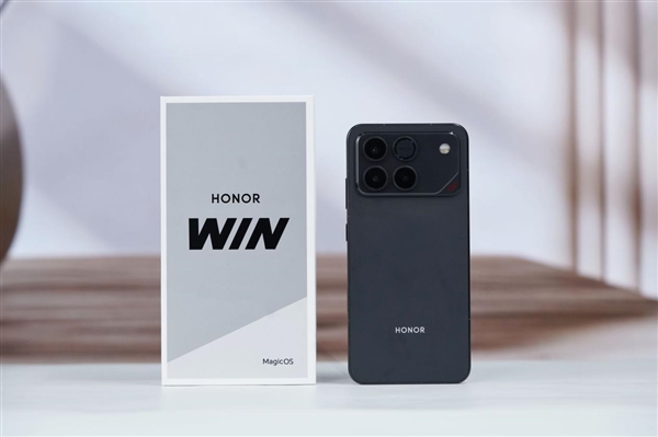 全球首发10000mAh电池!荣耀WIN图赏