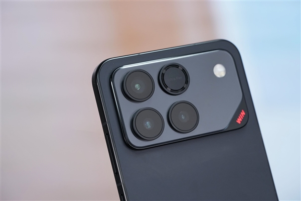 全球首发10000mAh电池!荣耀WIN图赏