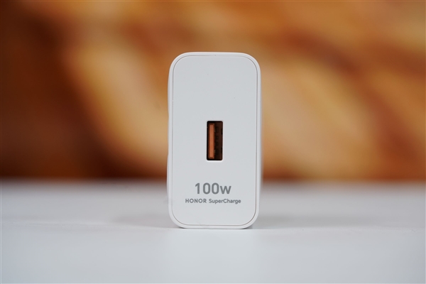 全球首发10000mAh电池!荣耀WIN图赏