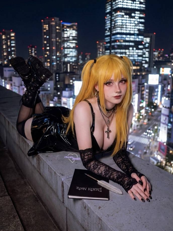 美国小姐姐Cos《电锯人》蕾塞 身材耀眼