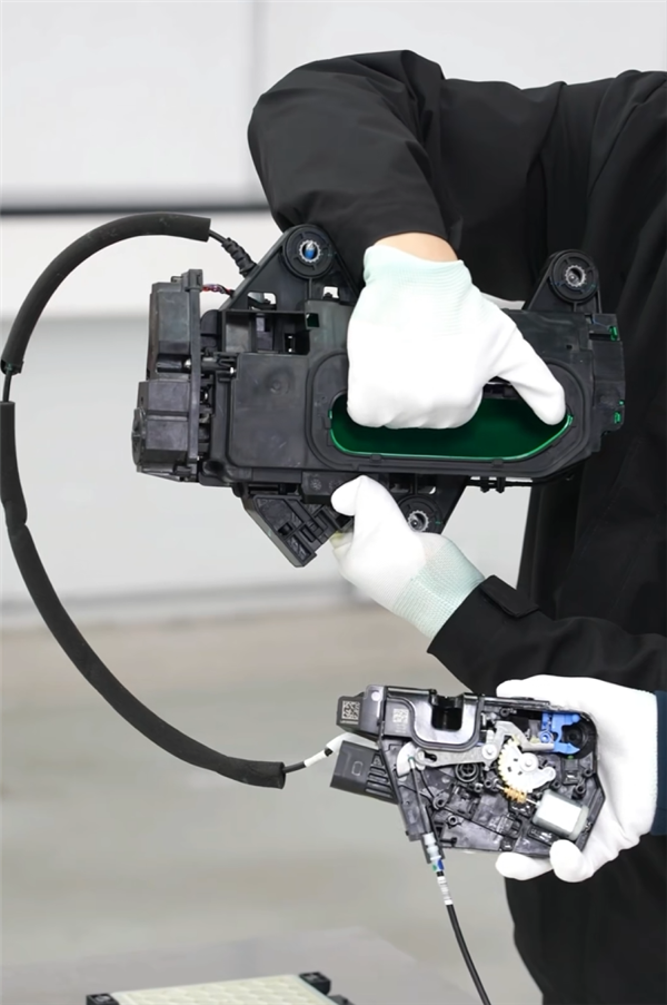 新一代小米SU7来了 更重要的是没有“小字”