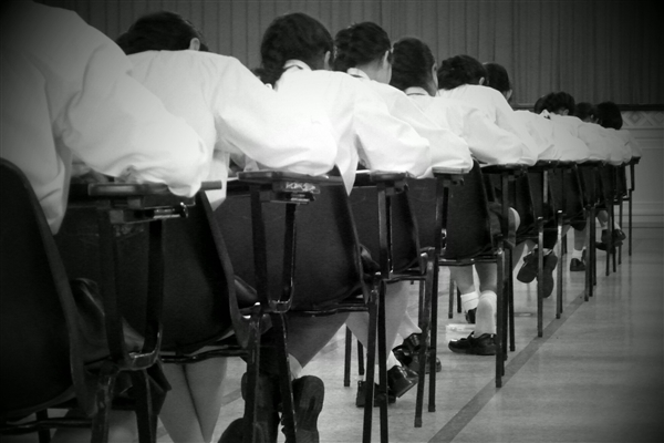 全国学生总体近视率连续四年降低！教育部：将严查挤占体育课等行为