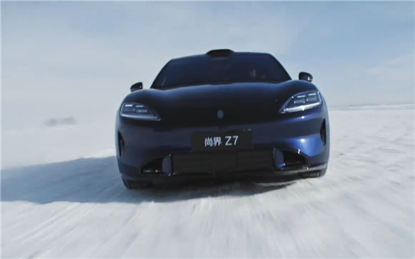 全系搭载华为途灵平台 尚界Z7实车官曝：雪地漂移太帅