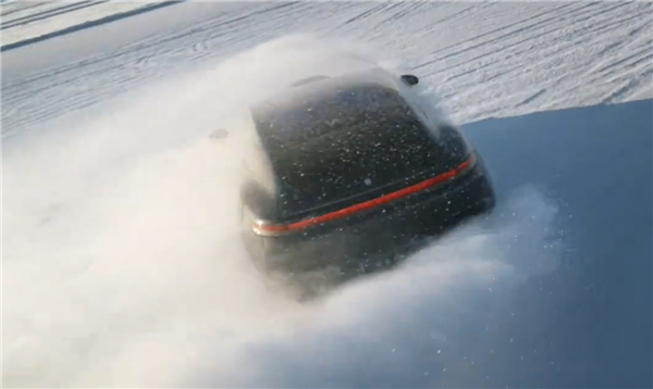 全系搭载华为途灵平台 尚界Z7实车官曝：雪地漂移太帅
