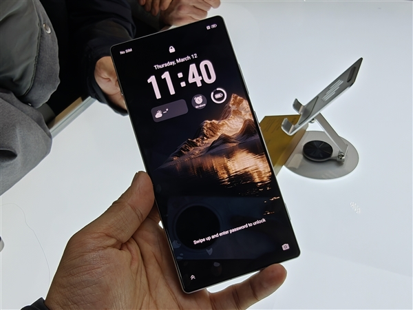 追觅手机上手:真全面屏+骁龙8E5 预装努比亚OS