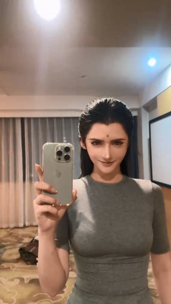 素颜曾被网友狂赞美！“抖音第一蒂法”不演蒂法了 COS曾主任竟也这么像