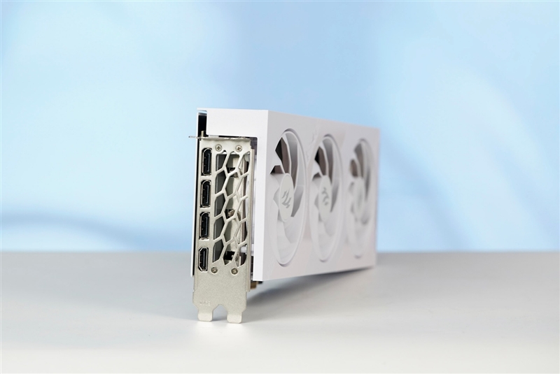 影驰RTX50系列《生化危机9》对比测试：DLSS4提升帧数 路径追踪画质最佳 从主流到高端总有一款适合你