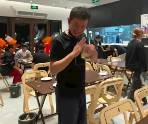 知名男演员开饭店了 网友上海偶遇：主打陕西风味