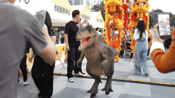 为了让它走两步 我的电脑抽了十几小时皮鞭