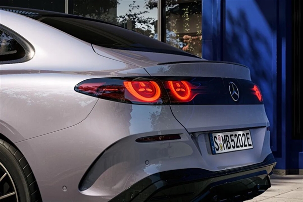 坚持原创的奔驰 这次抽到SSR了?