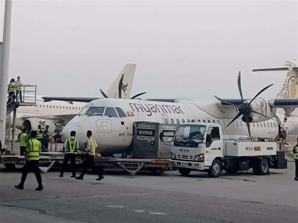 缅甸一客机滑行时疑 似刹车失灵：撞完空客A319又撞上板车