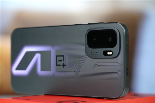 GPU首次看齐游戏主机！一加Ace 6至尊版图赏