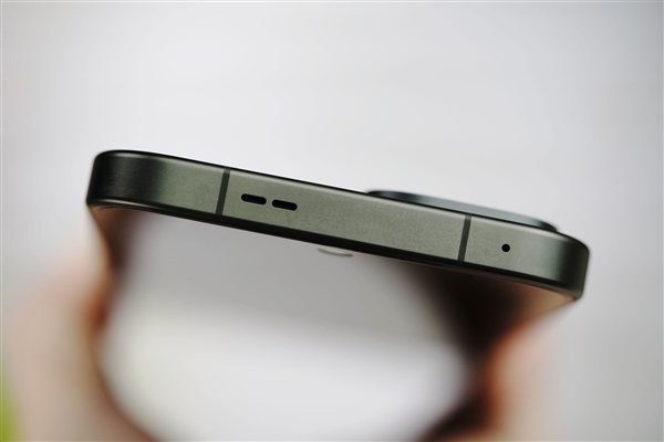 GPU首次看齐游戏主机！一加Ace 6至尊版图赏