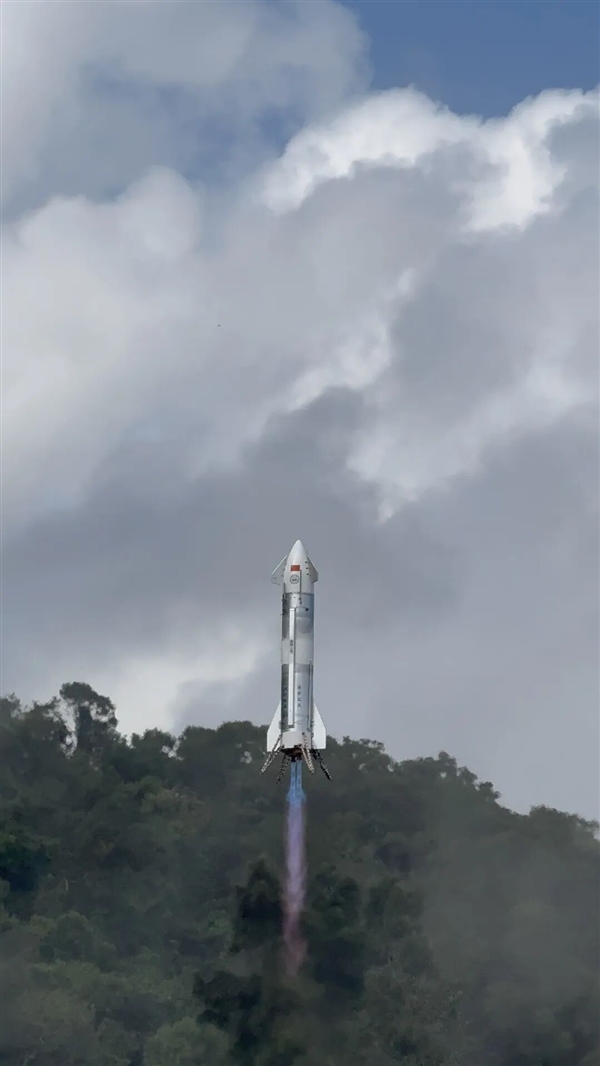 国内首枚高校主导可回收液体火箭试飞成功！攻克垂直起降关键技术