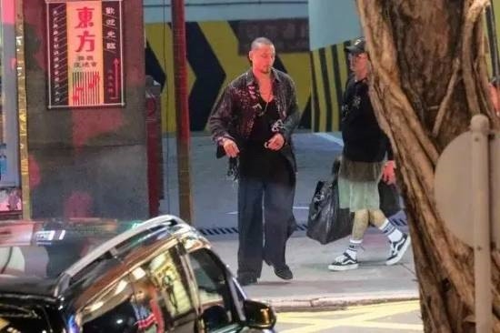 吴彦祖为拍《九龙城寨》剃头：光头小胡子凶悍难敌！