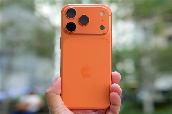 苹果杀疯了！iPhone 17系列暴降1000元后销量暴增：中国区激活量突破3000万台