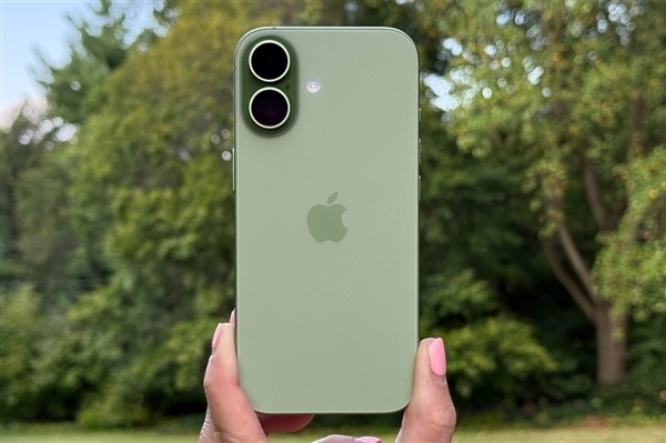历史性突破！苹果首次Q1登顶全球智能手机出货第一：iPhone 17系列立功