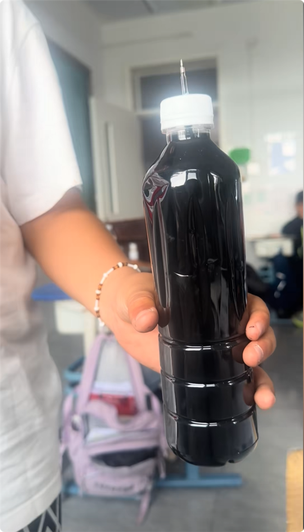 一支用到大学毕业！小学生自制大米巨能写笔火了
