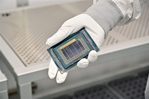 Intel至强6+正式发布：288核心864MB缓存、首次支持国密算法
