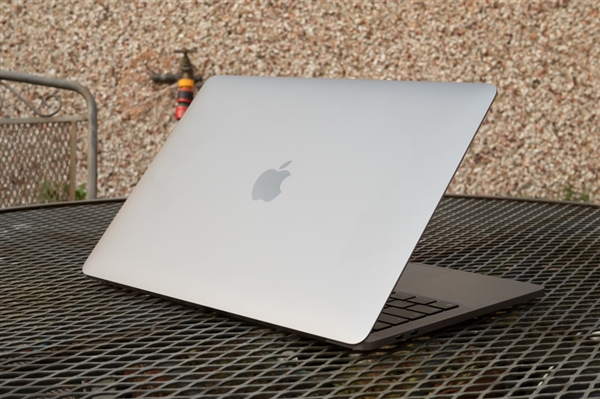 苹果MacBook Ultra首发全新OLED：Mini-LED落幕