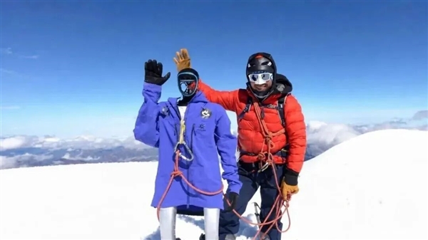美国公司改装宇树机器人登上6200米火山 未来将冲击登顶珠峰
