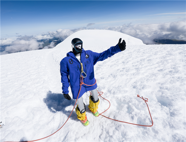 美国公司改装宇树机器人登上6200米火山 未来将冲击登顶珠峰