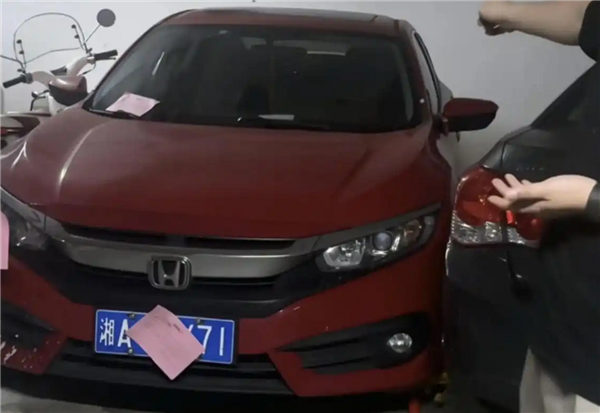 恶意霸占业主8万车位多日 还反咬一口的女子当面道歉：所在单位通报引网友点赞